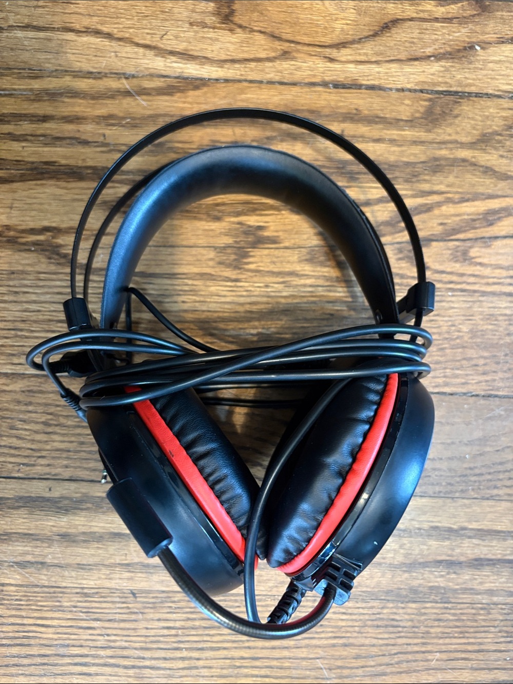 Over-Ear Wired Gaming Headset in Black and Red - Picture 7 of 9